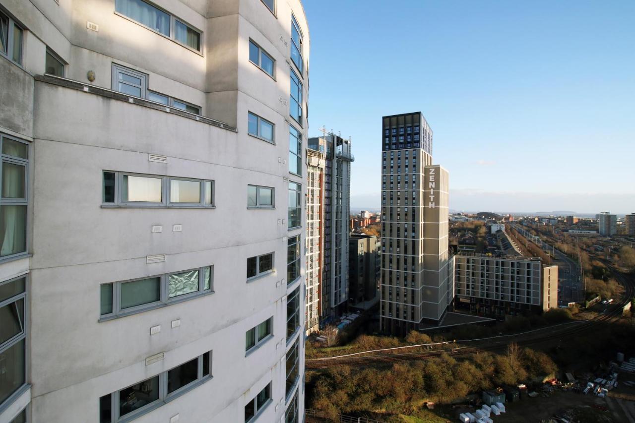 The Skyline - Luxury City Centre Flat With Designated Parking Кардіфф Екстер'єр фото