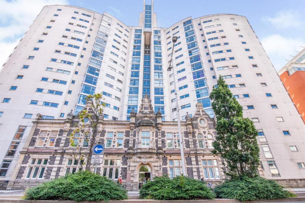 The Skyline - Luxury City Centre Flat With Designated Parking Кардіфф Екстер'єр фото